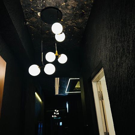 Hotel Shades Of Black 2 Lucknow Zewnętrze zdjęcie