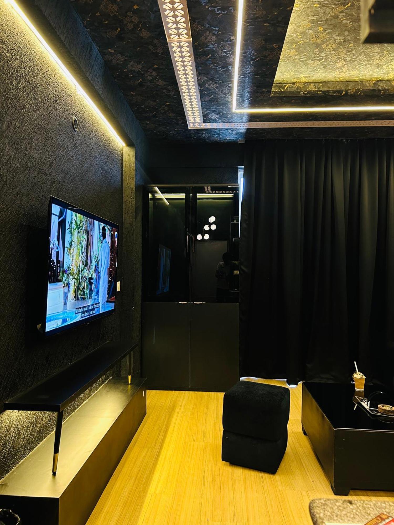 Hotel Shades Of Black 2 Lucknow Zewnętrze zdjęcie