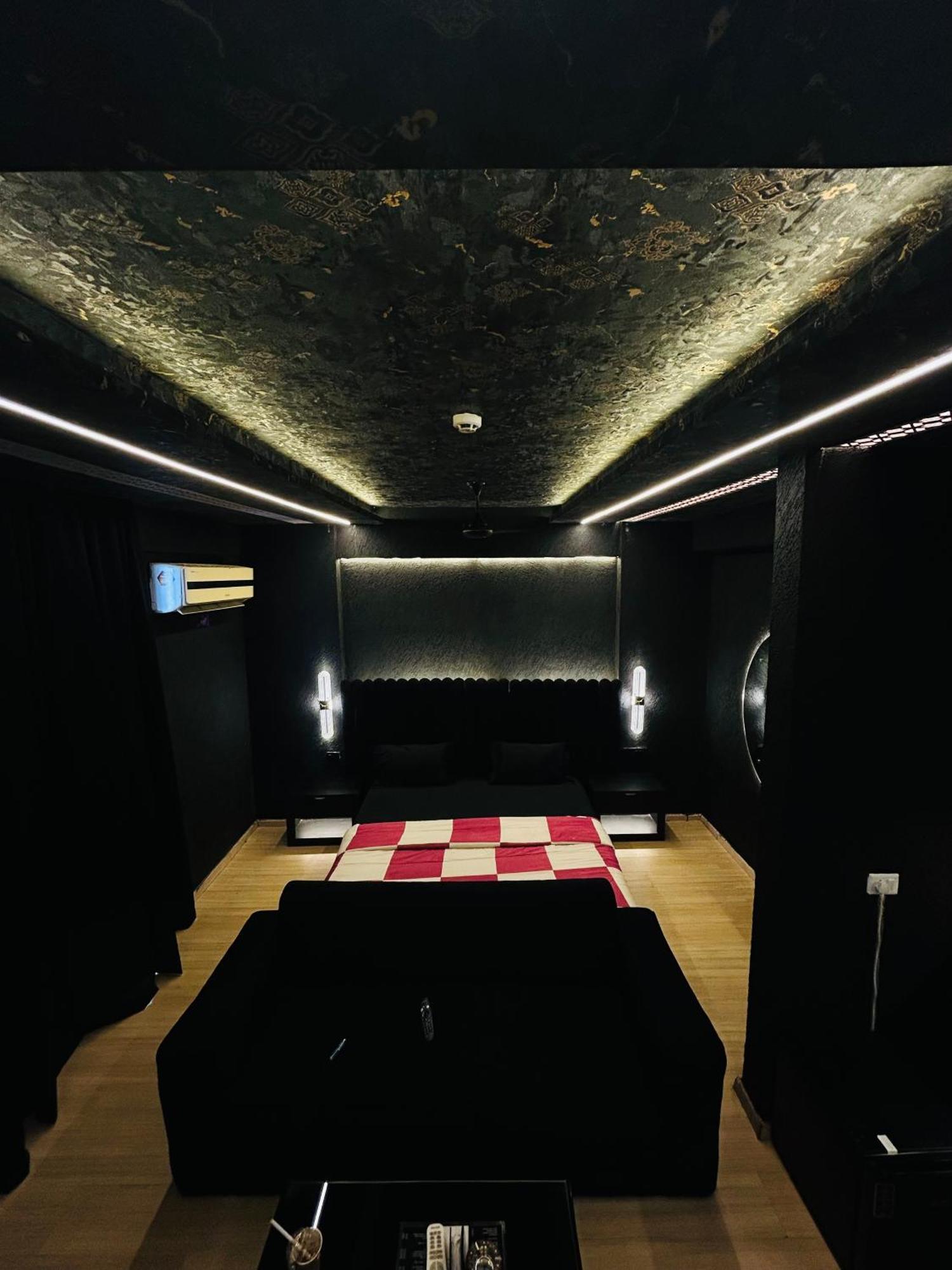 Hotel Shades Of Black 2 Lucknow Zewnętrze zdjęcie