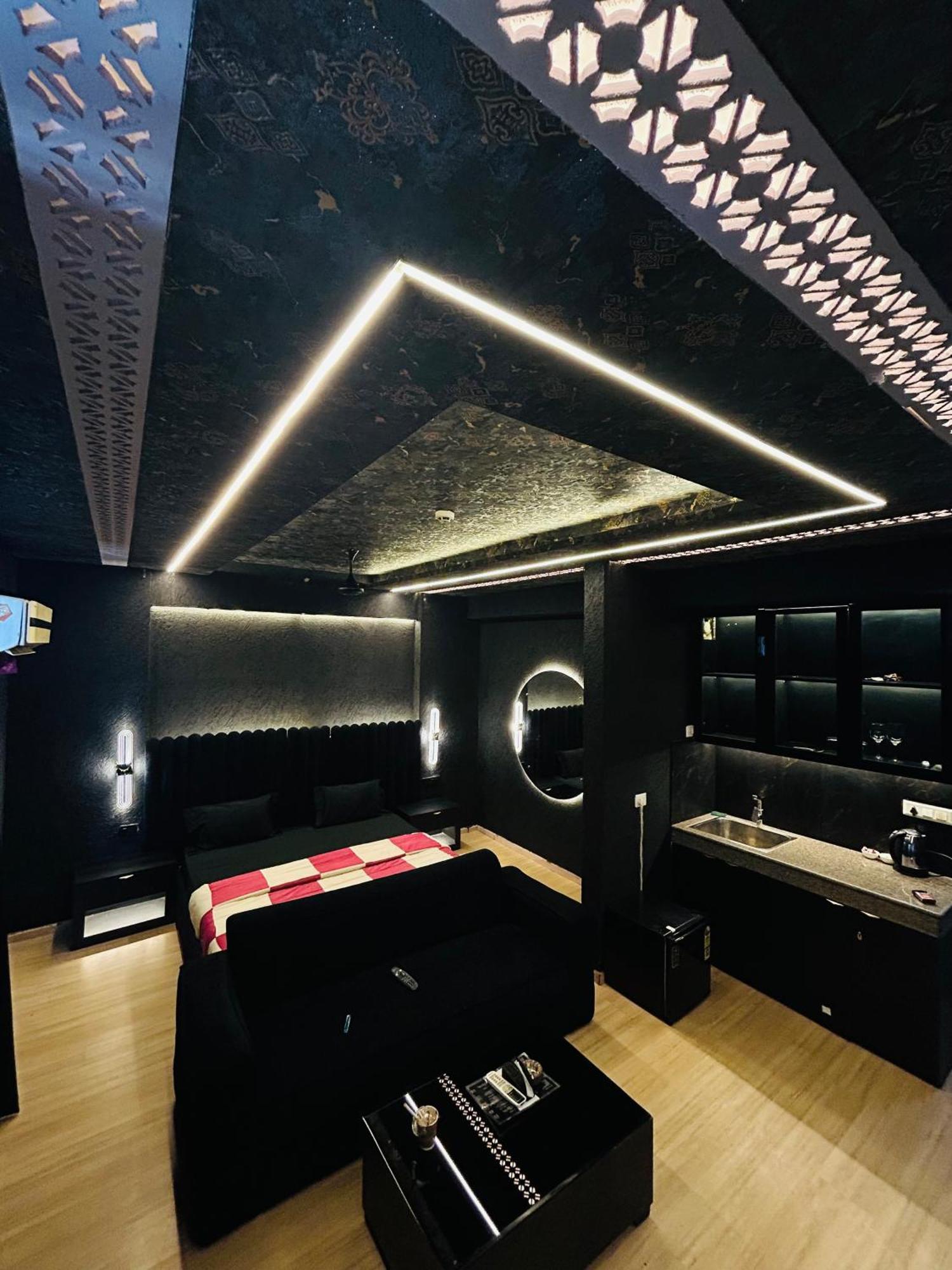 Hotel Shades Of Black 2 Lucknow Zewnętrze zdjęcie